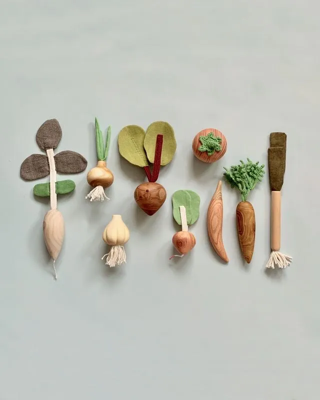 10 Piece Handmade Wooden Vegetable Set