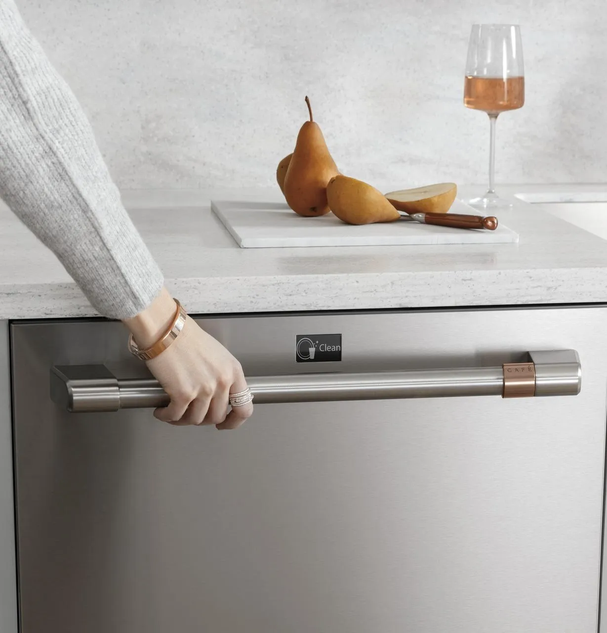 Cafe Caf(eback)™ ENERGY STAR® Smart Stainless Steel Interior Dishwasher with Sanitize and Ultra Wash