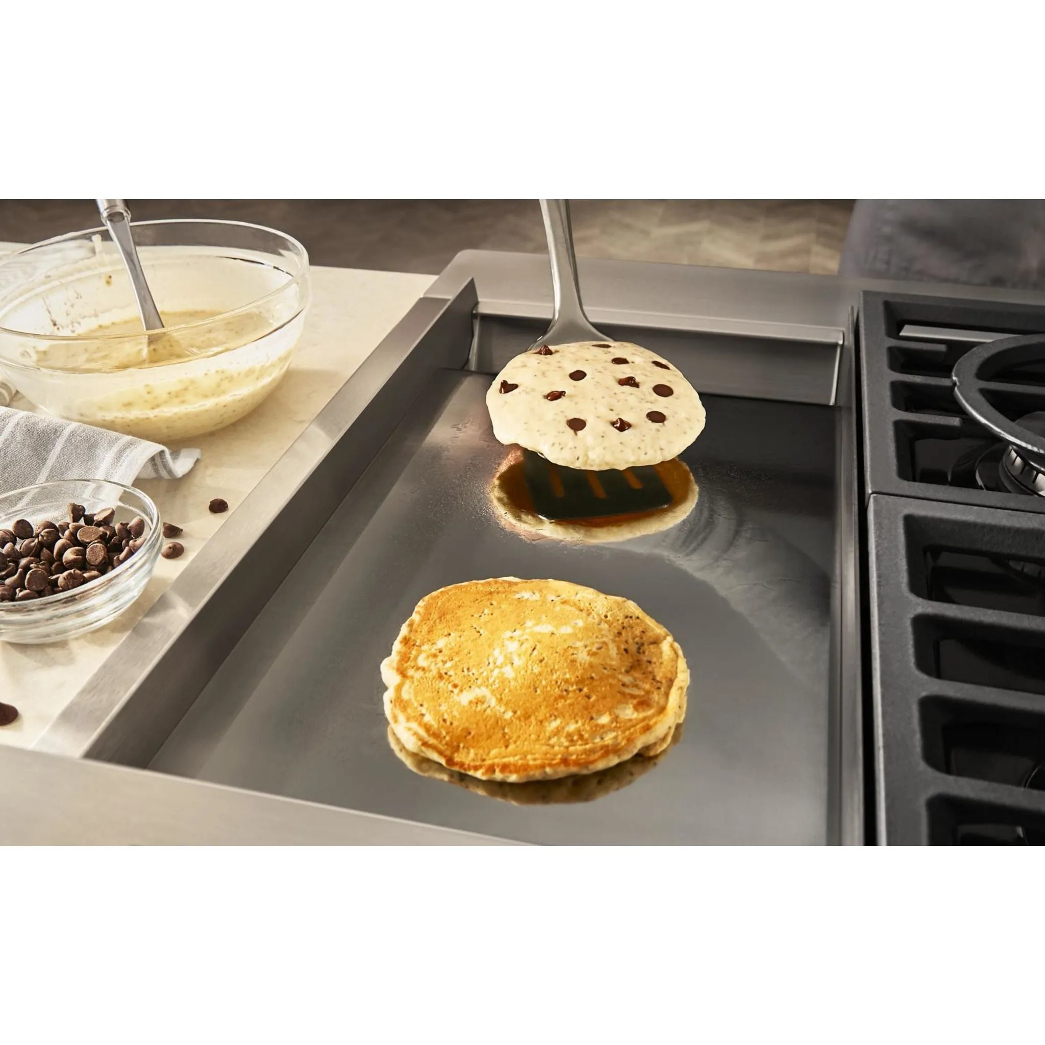 KitchenAid  48'' Smart Commercial-Style Gas Range with Griddle (KFGC558JSS)